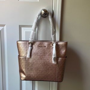 Michael Kors tote. Perfect for summer